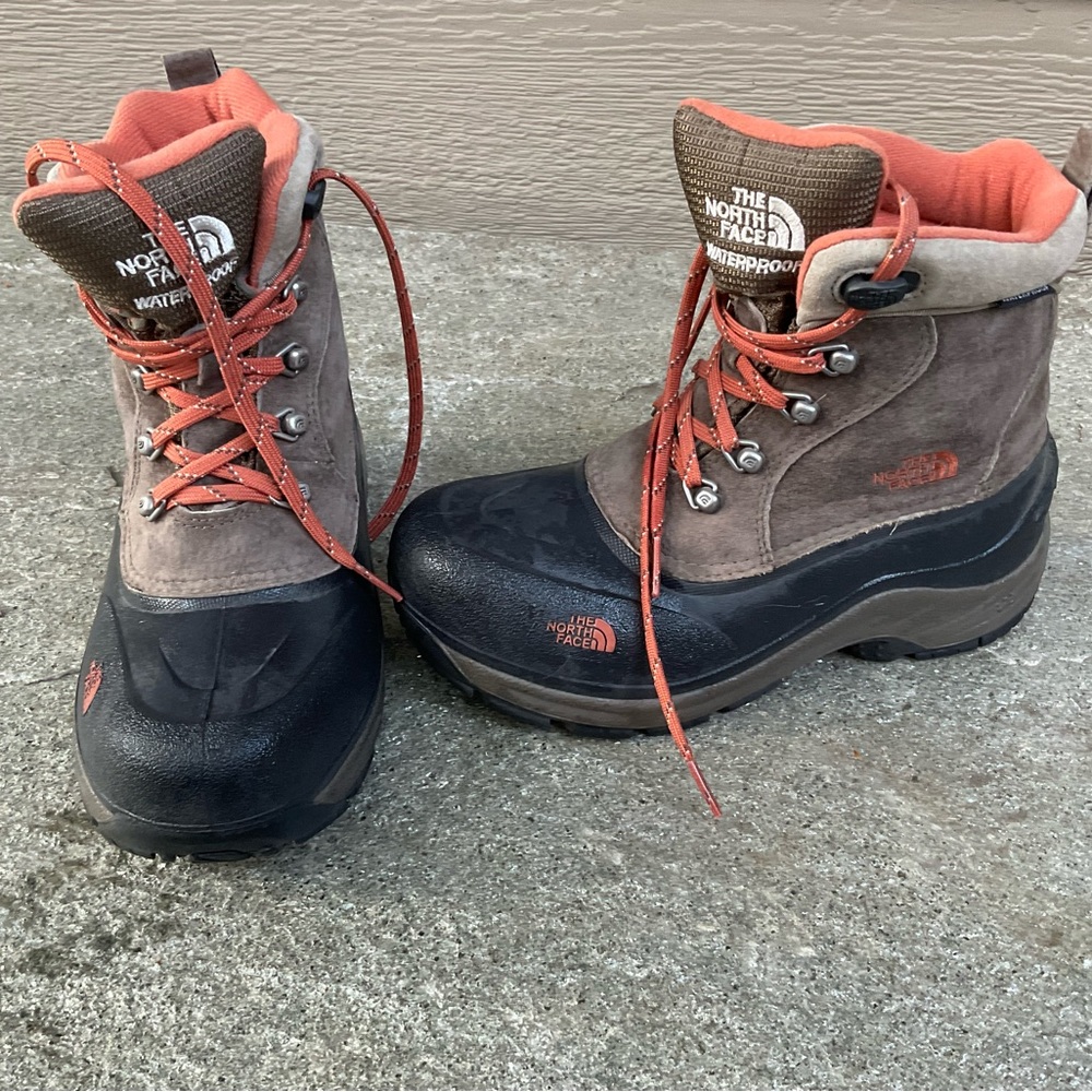 Boys size 4 winter boot